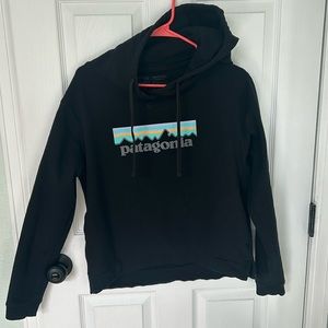 Women’s Black Uprisal Patagonia Hoody Size Medium STY39557